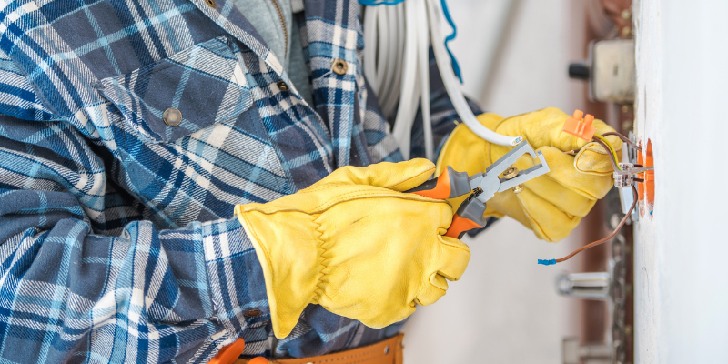 10 Best Electrician Gloves on the Market Today