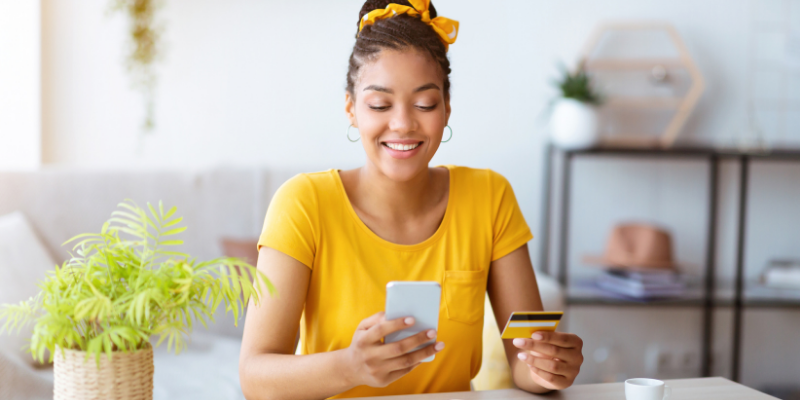woman shopping on her phone.